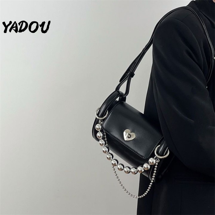 yadou-ใหม่-กระเป๋าหัวเข็มขัดพร้อมล็อคและหัวใจ-กระเป๋าสะพายข้างสายโซ่-หนัง-pu-สีดำ-bright-bread