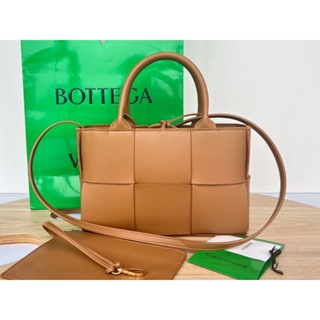 พรี​ ราคา10100 Bottega Veneta mini Tote 709337 หนังแท้ กระเป๋าถือ