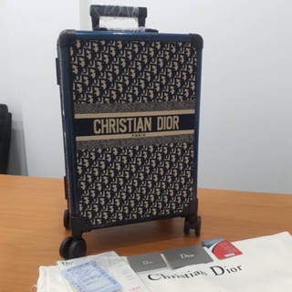 กระเป๋าเดินทางแบบล้อลากพร้อมส่งแล้ว Christian Dior Luggage 🧳