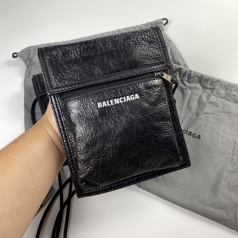 new-balenciaga-explorer-pouch-ดำ