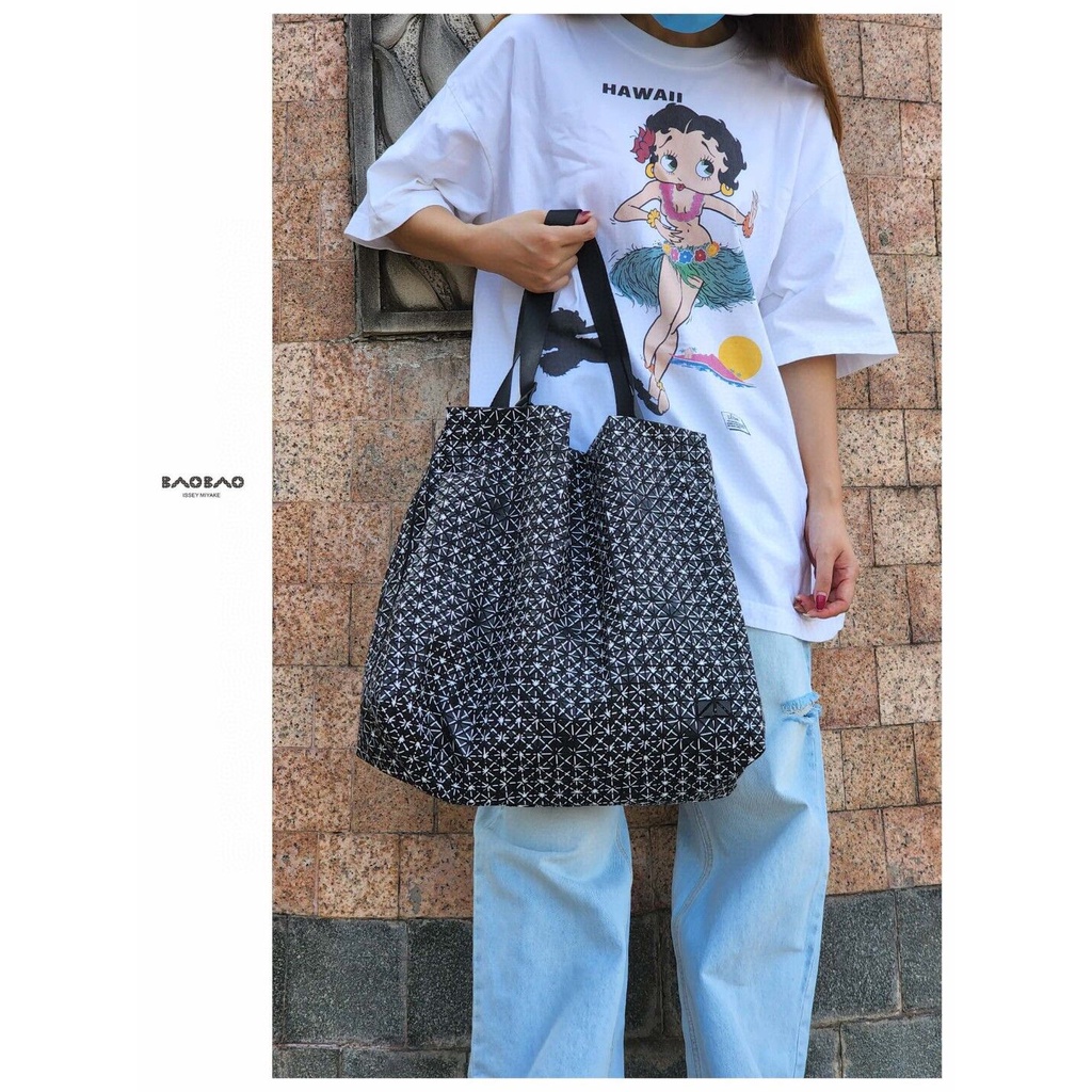 issey-miyake-kuro-series-starry-white-tote-bag-กระเป๋าสะพายไหล่