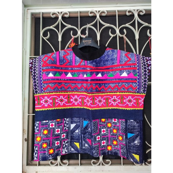 Premium เสื้อใยกัญชงสีดำ แต่งงานปักมือ จิกมือ เขียนเทียนมือบนใยกัญชงทอ ...