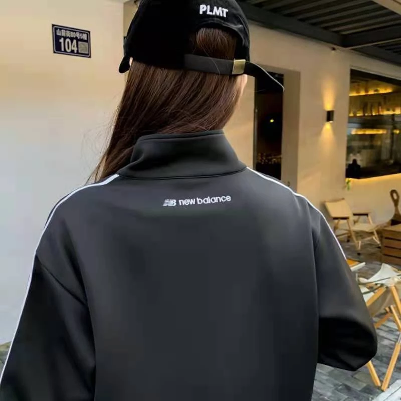 NEW BALANCE  เสื้อวอร์ม เสื้อวอร์มแขนยาว ของแท้ 100% เสื้อโค้ทแขนยาว กันลม สีขาว สีดำ https://wayoza.com