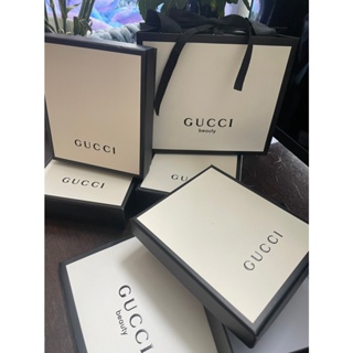 กล่องกุชชี่ Gucci Box  *พร้อมส่ง* สีขาวoff white พร้อมถุง 14 x 12 หนา 4 cm   /กล่องกระดาษ/ ของขวัญปีใหม่