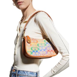 (ผ่อน0%) กระเป๋าสะพายข้าง ลายซี สีรุ้ง Coach Swinger In Rainbow Signature Canvas CA100