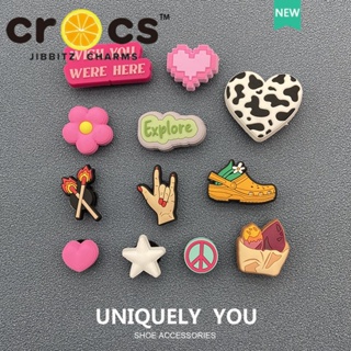 ภาพหน้าปกสินค้าjibbitz crocs charms แท้ ตัวติดรองเท้า  อุปกรณ์เสริม จี้รูปดอกไม้น่ารัก สําหรับตกแต่งรองเท้า crocs DIY ซึ่งคุณอาจชอบสินค้านี้