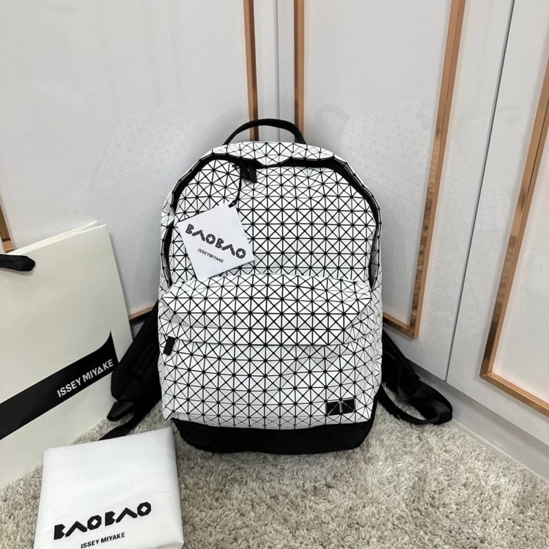 bao-bao-issey-miyake-kuro-daypack-backpack