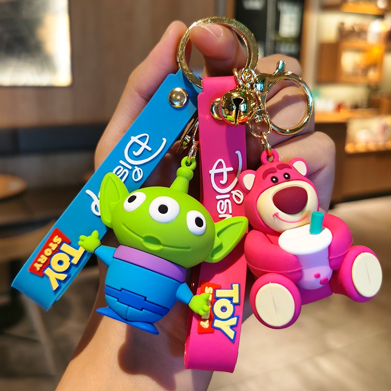 ภาพหน้าปกสินค้าใหม่ พวงกุญแจ จี้ตุ๊กตา Toy Story Buzz Lightyear strawberry bear มอนสเตอร์ขนฟู สามตา จากร้าน allenwu.th บน Shopee