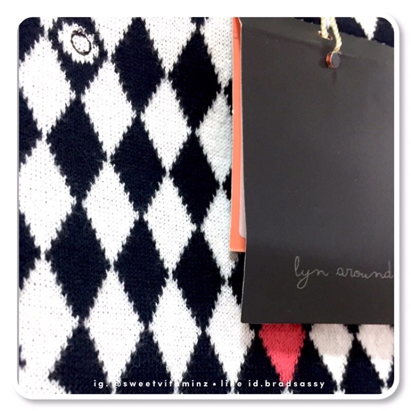 เสื้อกั๊กไหมหรม-จาก-lyn-around-ของแท้-จาก-shop-100-ใหม่ป้ายห้อยเลยค