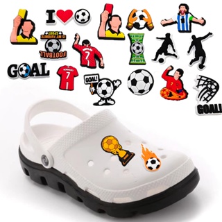 18 ชิ้น / เซต ที่เสียบรองเท้าฟุตบอล jibbitz อุปกรณ์เสริม PVC ตกแต่งรองเท้า DIY สําหรับ Crocs