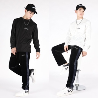 ภาพหน้าปกสินค้าZEROBOY - SWEATER “ Black&White ” ที่เกี่ยวข้อง