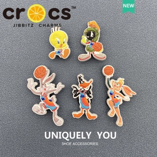ภาพหน้าปกสินค้าjibbitz crocs charms แท้ ตัวติดรองเท้า  อุปกรณ์เสริม จี้รูปกระต่าย และแมลง สําหรับตกแต่งรองเท้า crocs ที่เกี่ยวข้อง