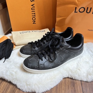 Very new‼️L v luxembourg sneaker size 8 ปี2020 พื้นประมาน (27-27.5 cm) สภาพสวยมากค่า ยังใหม่มาก หนังงาม กลิ่นหนังยังหอม