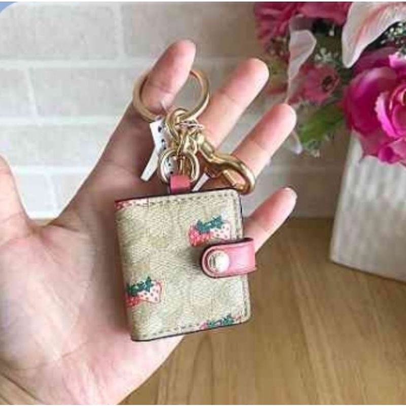 💚แท้💯 พร้อมส่ง💚PICTURE FRAME BAG CHARM IN SIGNATURE CANVAS Shopee