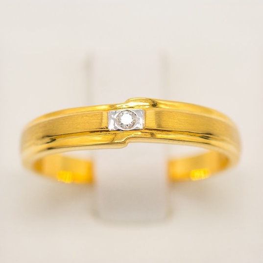 ภาพหน้าปกสินค้าHappy jewelry เม็ดเดี่ยว ใส่ได้ทั้งชาย หญิง ใส่ติดนิ้วได้ แหวนหมั้น แหวนคู่รักใส่คู่กันเก๋ๆ เพชรแท้ แหวนทองเเท้9k ME595