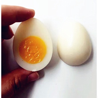 ไข่ต้มปลอม ครึ่งลูกและแบ่ง 2 ชิ้น