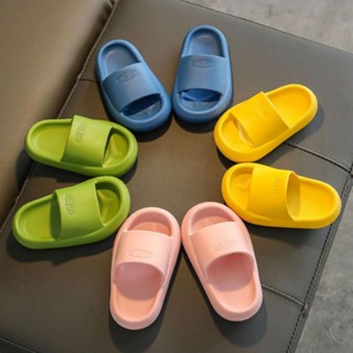 รองเท้าแตะฟลิปฟลอป พื้นนิ่ม กันลื่น สีพื้น เหมาะกับเดินชายหาด สําหรับเด็กอายุ 1-7 ปี