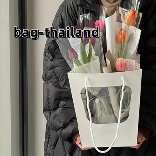 ภาพหน้าปกสินค้า🍒BAG🍒ถุงกระดาษหูหิ้ว ถุงหิ้วกระดาษ ช่องหน้าต่าง ถุงกระดาษของขวัญ ใส่ของขวัญเหมาะกับงานปาร์ตี้ ที่เกี่ยวข้อง