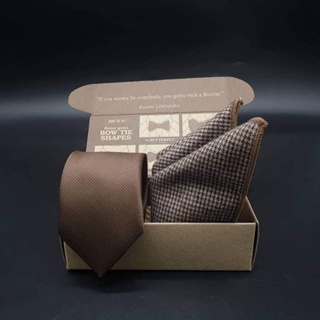 สินค้า เซ็ทเนคไทน้ำตาลลายขวางเล็กในตัว+ผ้าเช็ดหน้าสูท-Brown Necktie +Pocket square