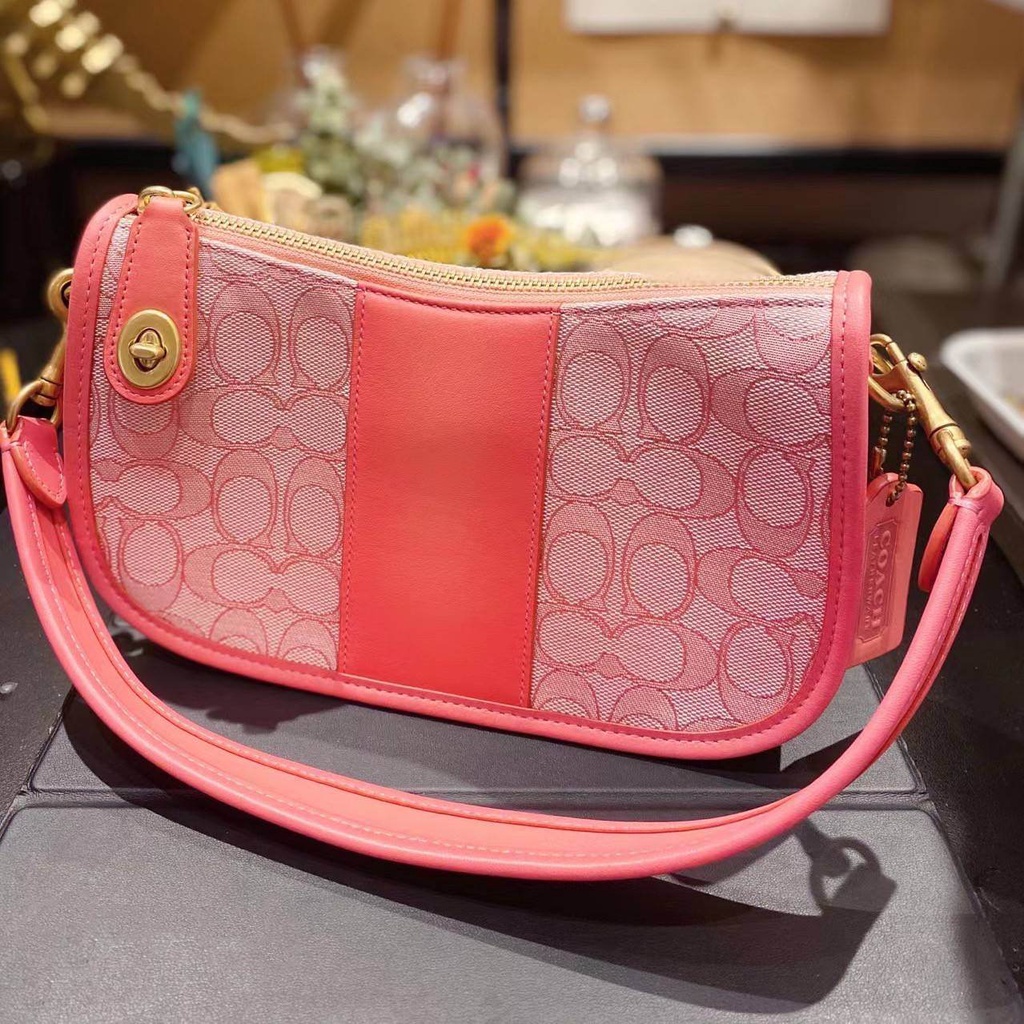 กระเป๋า-coach-latest-swinger-retro-sling-bag-in-signature-canvas-with-colorblocks-coach-c0721