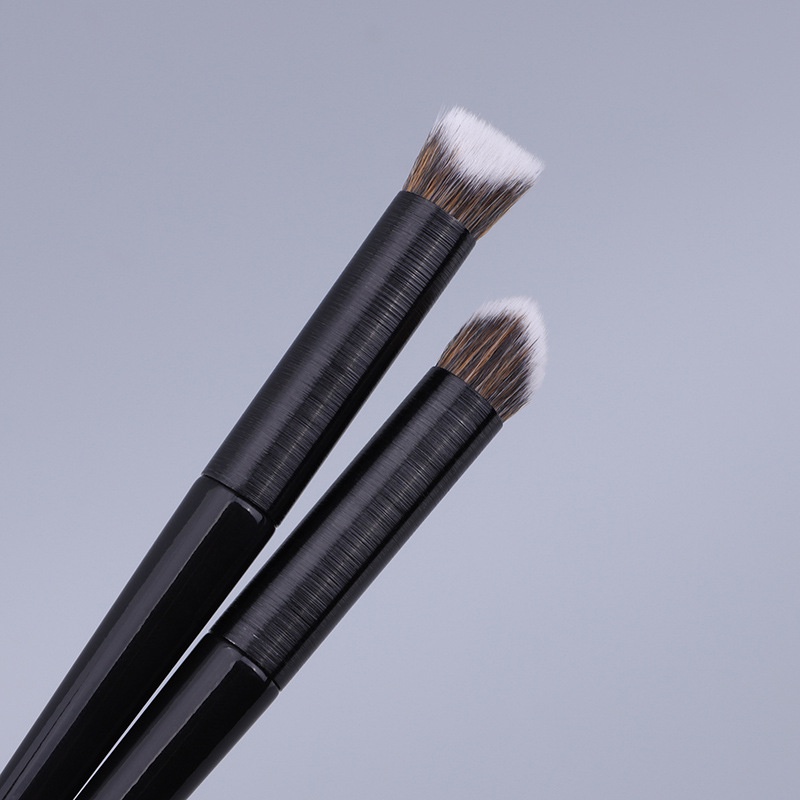 double-sided-slope-concealer-brush