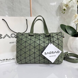 Bao Bao Issey Miyake รุ่น TONNEAU (ทอนโนะ) กระเป๋าทรง Boston Bag