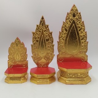 ฐานรองพระไม้ ปิดทอง เดินเส้น มี 3 ขนาด