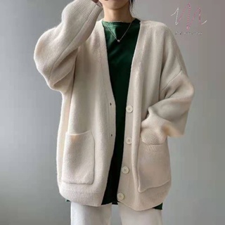ภาพหน้าปกสินค้า💛พร้อมส่ง💛เสื้อคลุมไหมพรม คาร์ดิแกน โอเวอร์ไซต์ สไตล์เกาหลี ผ้าหนานุ่ม สาวอวบใส่ได้ เสื้อกันหนาว กันแดด มีกระเป๋า ซึ่งคุณอาจชอบสินค้านี้