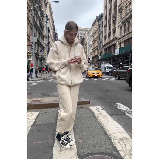 พร้อมส่ง ready to ship Brandy Melville Oversized Carla hoodie สีครีม ivory new with tag Shopee