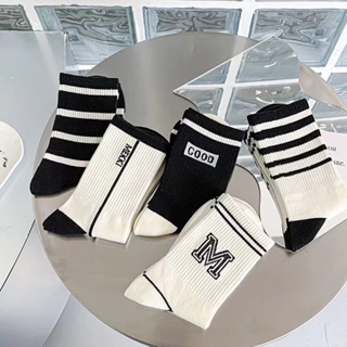 ถุงเท้ากีฬา ลายทาง สีดํา สีขาว สไตล์เกาหลี สําหรับผู้หญิง