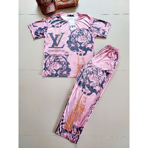 เชตเสื้อ-กางเกงขายาวทรงกระบอกผ้าไมโครลายการ์ตูนน่ารักมาก-สาวอวบ
