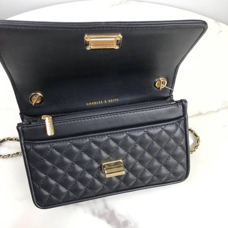 charles-amp-keith-quilted-clutch-bag-สินค้าหลุดqc