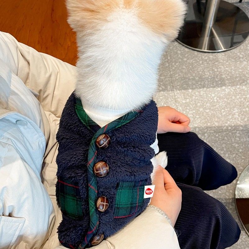 ร้านไทย-เสื้อแมว-เสื้อสุนัข-เสื้อกันหนาวสัตว์เลี้ยง-ผ้าขนเทียมแขนกุด-กระดุมหน้าพร้อมผ้าพันคอ