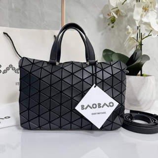 Bao Bao Issey Miyake รุ่น TONNEAU (ทอนโนะ) กระเป๋าทรง Boston Bag