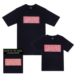 Marvel Men&amp;Boy Logo Glow In The Dark T-Shirt (ทรง Relax) - เสื้อยืดผู้ชาย และเด็กผู้ชายพิมพ์ลายโลโก้มาร์เวล เทคนิคเรืองแสงในที่มืด สินค้าลิขสิทธ์แท้100% characters studio