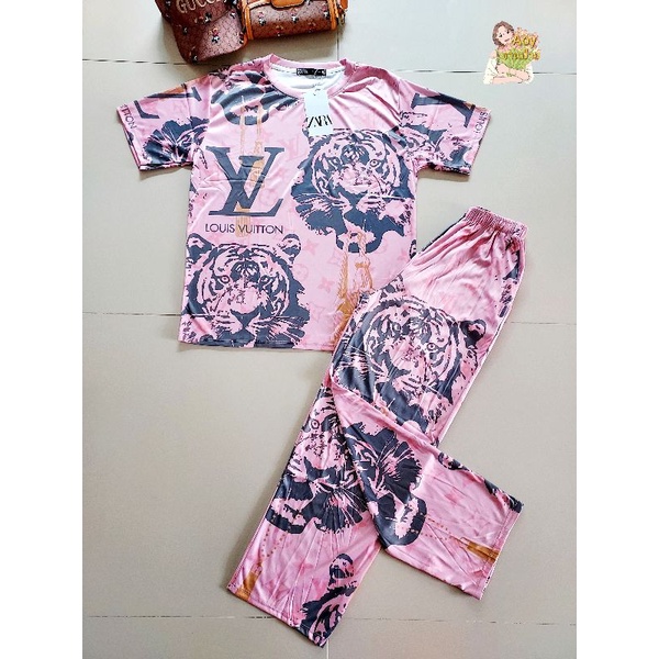 เชตเสื้อ-กางเกงขายาวทรงกระบอกผ้าไมโครลายการ์ตูนน่ารักมาก-สาวอวบ
