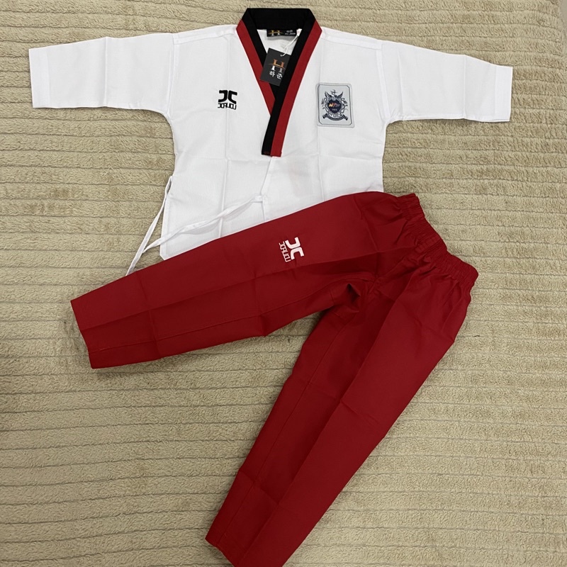 a12-ชุดพุมเซ่เด็ก-เสื้อขาว-กางเกงแดง-ชุดพุมเซ่-ชุดเทควันโด้-ชุดเทควันโด-ชุดพุมเซ่เทควันโด้-ชุดพุมเซ่เทควันโด