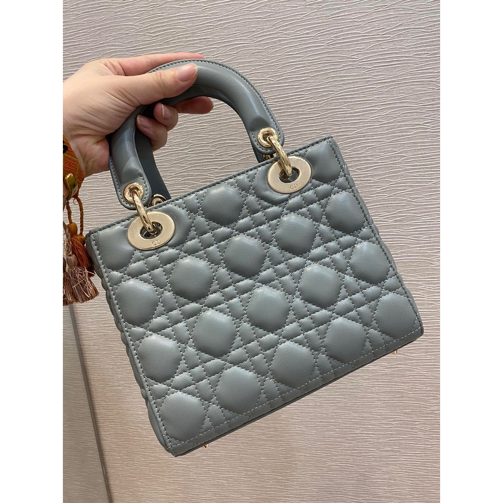 พรี-ราคา10500-dior-lady-กระเป๋าถือ-กระเป๋าสะพาย-กระเป๋าสะพายไหล่20cm