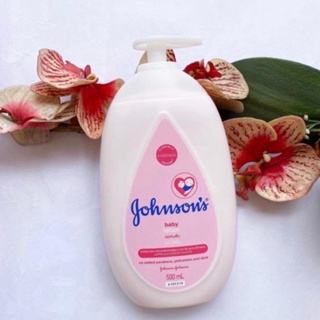 สินค้า 500 ml. ผลิต 07/22 Johnson’s Baby Lotion ครีมทาผิว เหมาะสำหรับทุกเพศทุกวัย จอห์นสัน เบบี้โลชั่น สีชมพู สูตรดั้งเดิม