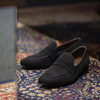 ภาพหน้าปกสินค้าBritish รองเท้าหนังกลับ Penny Loafers (All Black) ที่เกี่ยวข้อง