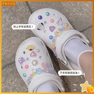 ภาพหน้าปกสินค้าjibbitz crocs ตัวติดรองเท้า Sanrio อุปกรณ์เสริมรองเท้า ประดับลูกปัดทับทิม รูปหัวใจ และหน้ายิ้ม สีสันสดใส diy ที่ติดรองเท้า ที่เกี่ยวข้อง