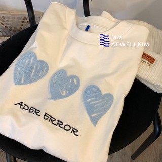 เสื้อยืดแขนสั้น พิมพ์ลายกราฟฟิติหัวใจ และตัวอักษร ทรงหลวม แฟชั่นฤดูร้อน สําหรับผู้ชาย และผู้หญิง