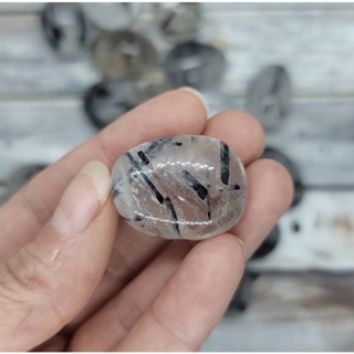 ภาพหน้าปกสินค้า1Pc Natural Black Rutail Quartz 2-3cm Polished Tumble Stone / Top High Quality Stone / Pocket Stone Healing Crystal. ที่เกี่ยวข้อง