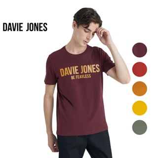 DAVIE JONES เสื้อยืดพิมพ์ลายโลโก้ สีแดง สีเหลือง สีส้ม สีน้ำตาล สีเขียว Logo Print T-Shirt LG0032MA LG0036YE OR BR GR