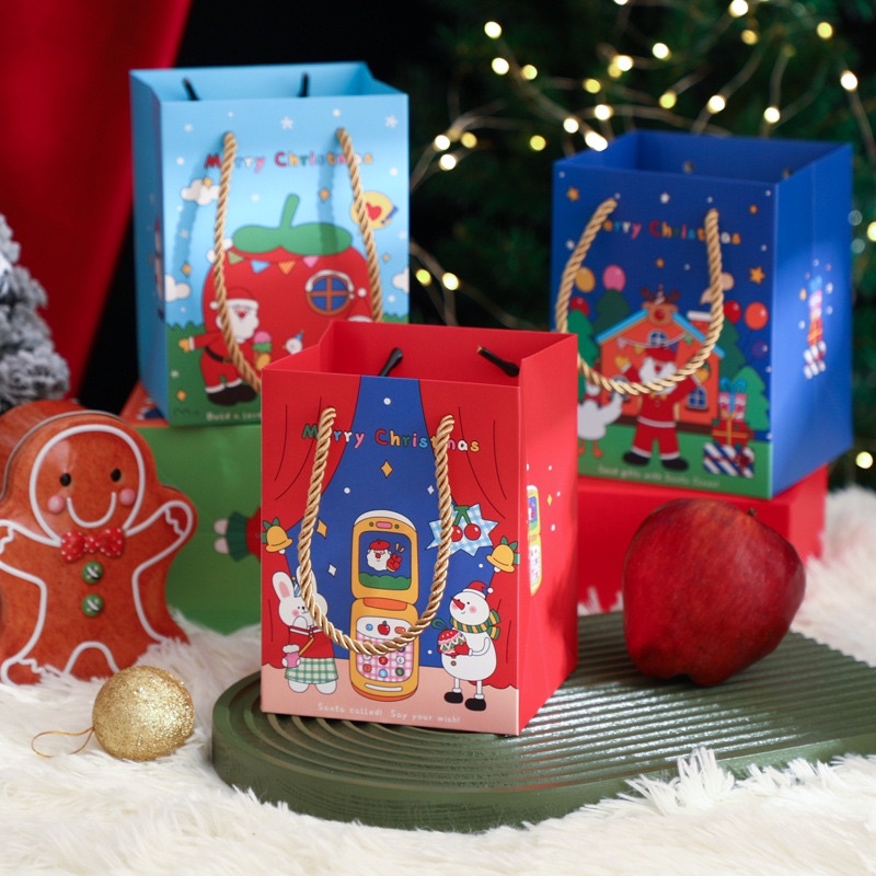 ภาพหน้าปกสินค้ากล่อง Christmas พร้อมหูหิ้ว กล่องของขวัญ คริสต์มาส กล่องสำเร็จรูป จากร้าน shop21_bychiya บน Shopee