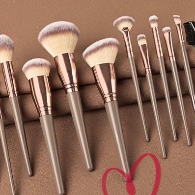 ภาพหน้าปกสินค้าแปรงแต่งหน้า brush set เซต15ชิ้น แปรงปัดแก้ม แปรงไฮไลท์ แปลงแต่งหน้า Make up brush fancy H22 (2สี) จากร้าน one___for__all บน Shopee