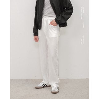 SS22/29 Textured Straight Pants in White | กางเกงขายาวทรงตรง ผ้า Texture สีขาว