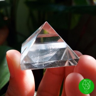 ควอตซ์ใสทรงพีระมิด (Clear Quartz)