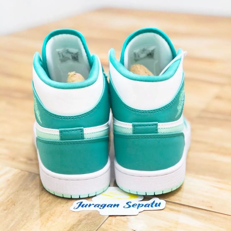 nike-air-jordan-1-mid-washed-teal