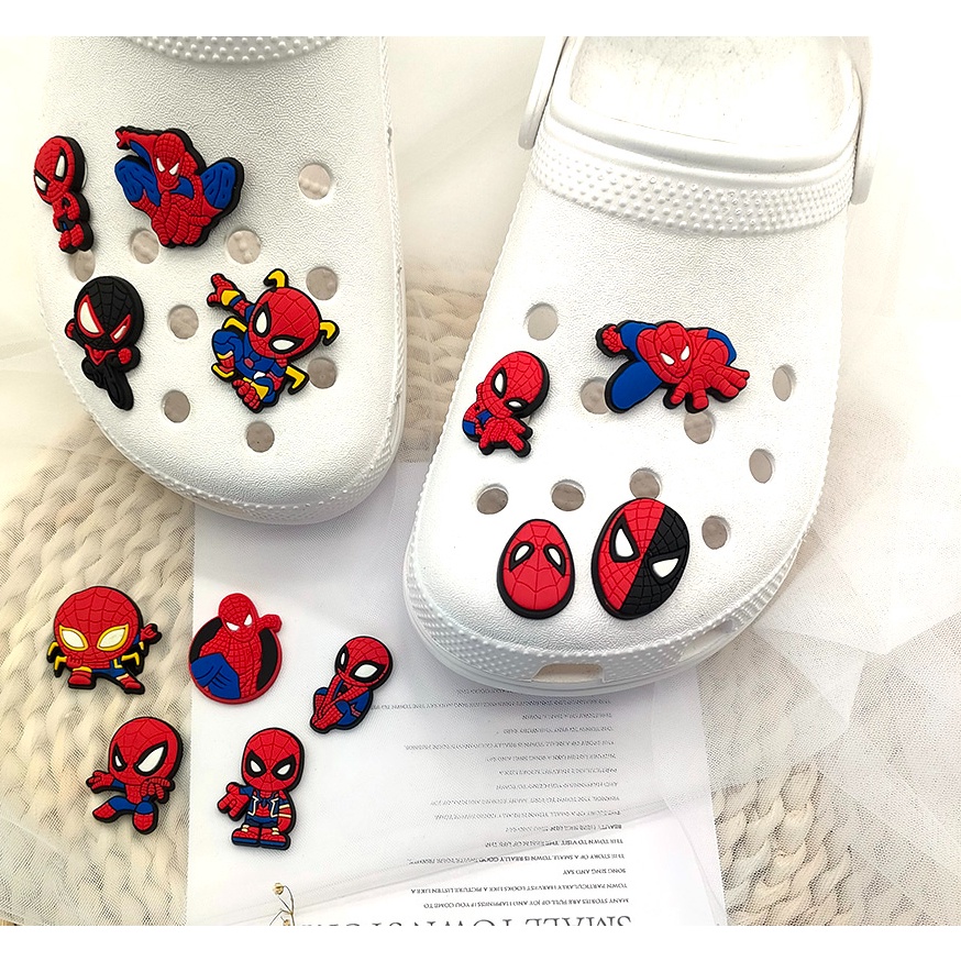 จี้การ์ตูนอเวนเจอร์ส-จิบบิทซ์-สําหรับรองเท้า-crocs-spiderman-jibitz-charm-marvel-hero-crocs-jibbits-ตกแต่งหัวเข็มขัดรองเท้าเด็ก